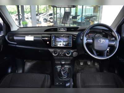 2015 Toyota Hilux Revo 2.4E - used.thaimotorshow.com