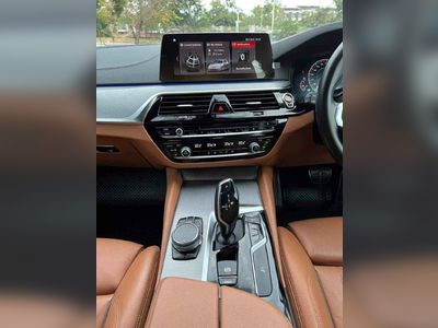 2018 BMW 520d M-Sport - used.thaimotorshow.com