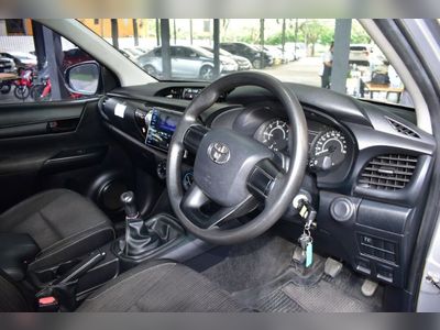 2015 Toyota Hilux Revo 2.4E - used.thaimotorshow.com