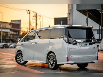 2015 Toyota Vellfire 2.5ZRG Package Hybrid E-Four - used.thaimotorshow.com