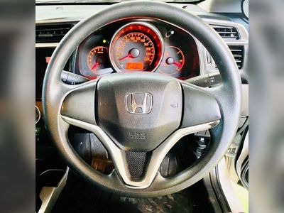 2017 Honda Jazz 1.5 - used.thaimotorshow.com