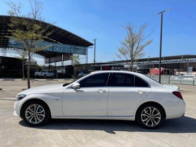 2017 Mercedes-Benz C350e Avantgarde - used.thaimotorshow.com