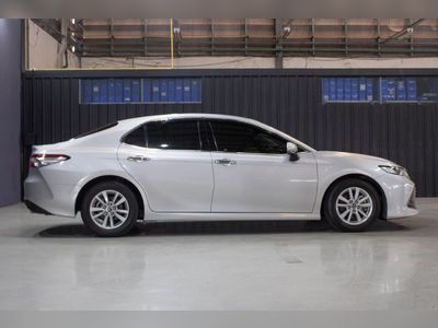 2018  Toyota Camry 2.0 G - used.thaimotorshow.com