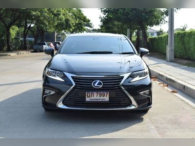 2017 Lexus ES300h 2.5 Premium - used.thaimotorshow.com