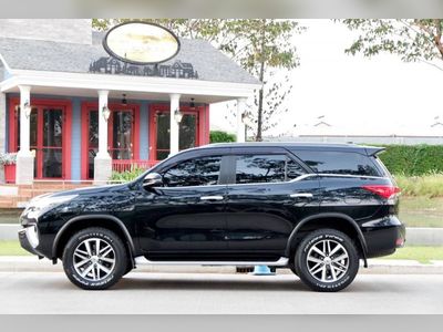 2017 Toyota Fortuner 2.4 AT 4WD - used.thaimotorshow.com