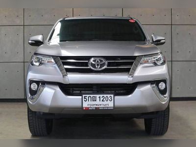 2016 Toyota Fortuner 2.4 V - used.thaimotorshow.com