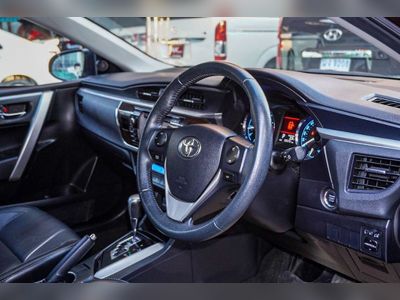 2014 TOYOTA ALTIS 1.8 V Navigator - used.thaimotorshow.com