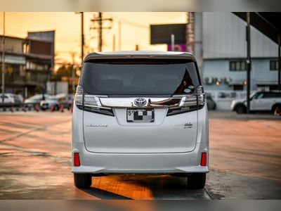 2015 Toyota Vellfire 2.5ZRG Package Hybrid E-Four - used.thaimotorshow.com