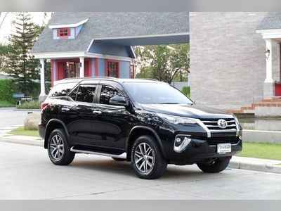 2017 Toyota Fortuner 2.4 AT 4WD - used.thaimotorshow.com