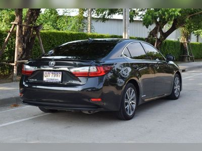 2017 Lexus ES300h 2.5 Premium - used.thaimotorshow.com