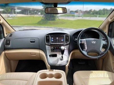 2018 Hyundai H1 2.5 deluxe - used.thaimotorshow.com