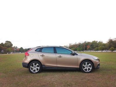 2014 Volvo V40 - used.thaimotorshow.com