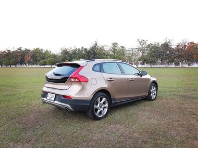 2014 Volvo V40 - used.thaimotorshow.com