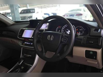 2015 Honda Accord 2.0 EL - used.thaimotorshow.com