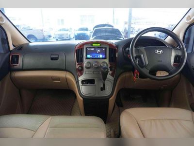 2011 Hyundai H-1 2.5 - used.thaimotorshow.com