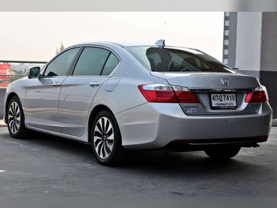 2015 Honda Accord Hybrid 2.0 - used.thaimotorshow.com