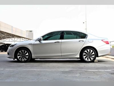 2015 Honda Accord Hybrid 2.0 - used.thaimotorshow.com