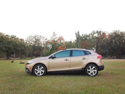 2014 Volvo V40 - used.thaimotorshow.com