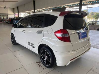 2011 Honda Jazz i-VTEC 1.5 V - used.thaimotorshow.com