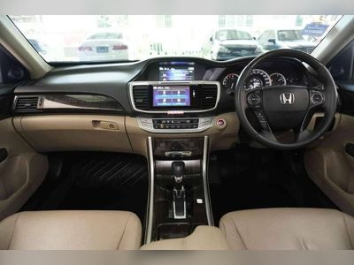 2015 Honda Accord 2.0 EL - used.thaimotorshow.com