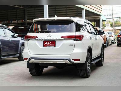 2016 Toyota Fortuner  2.8 V - used.thaimotorshow.com