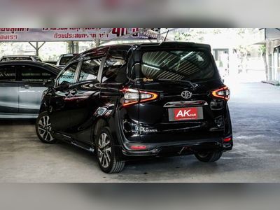 2018 Toyota Sienta 1.5 V - used.thaimotorshow.com