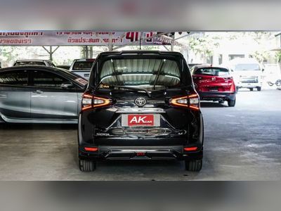 2018 Toyota Sienta 1.5 V - used.thaimotorshow.com