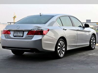 2015 Honda Accord Hybrid 2.0 - used.thaimotorshow.com