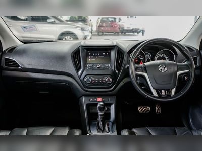 2017  MG5 1.5 X SUNROOF A/T - used.thaimotorshow.com